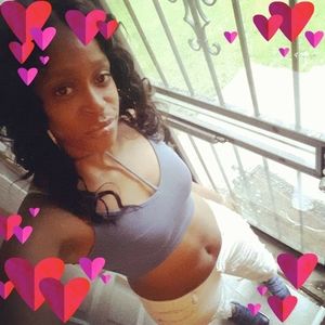 Meet your Posher, Dee